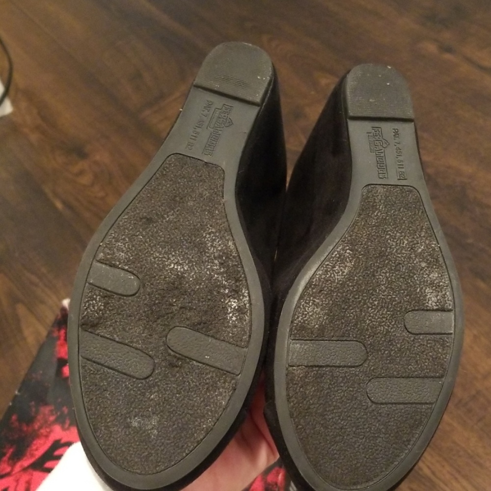 Shoes - Picture 5 of 5